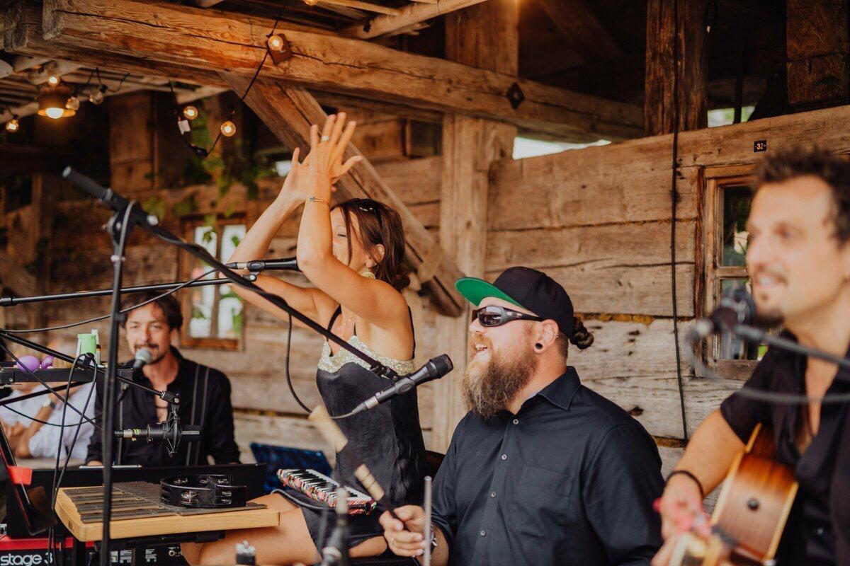Lichtfänger Live Band für Hochzeit oder Firmenevent Lichtfänger Live Band für Hochzeit oder Firmenevent